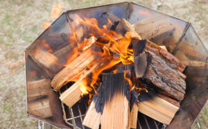 焚き火のやり方を徹底解説！初心者にもオススメのやり方とは？